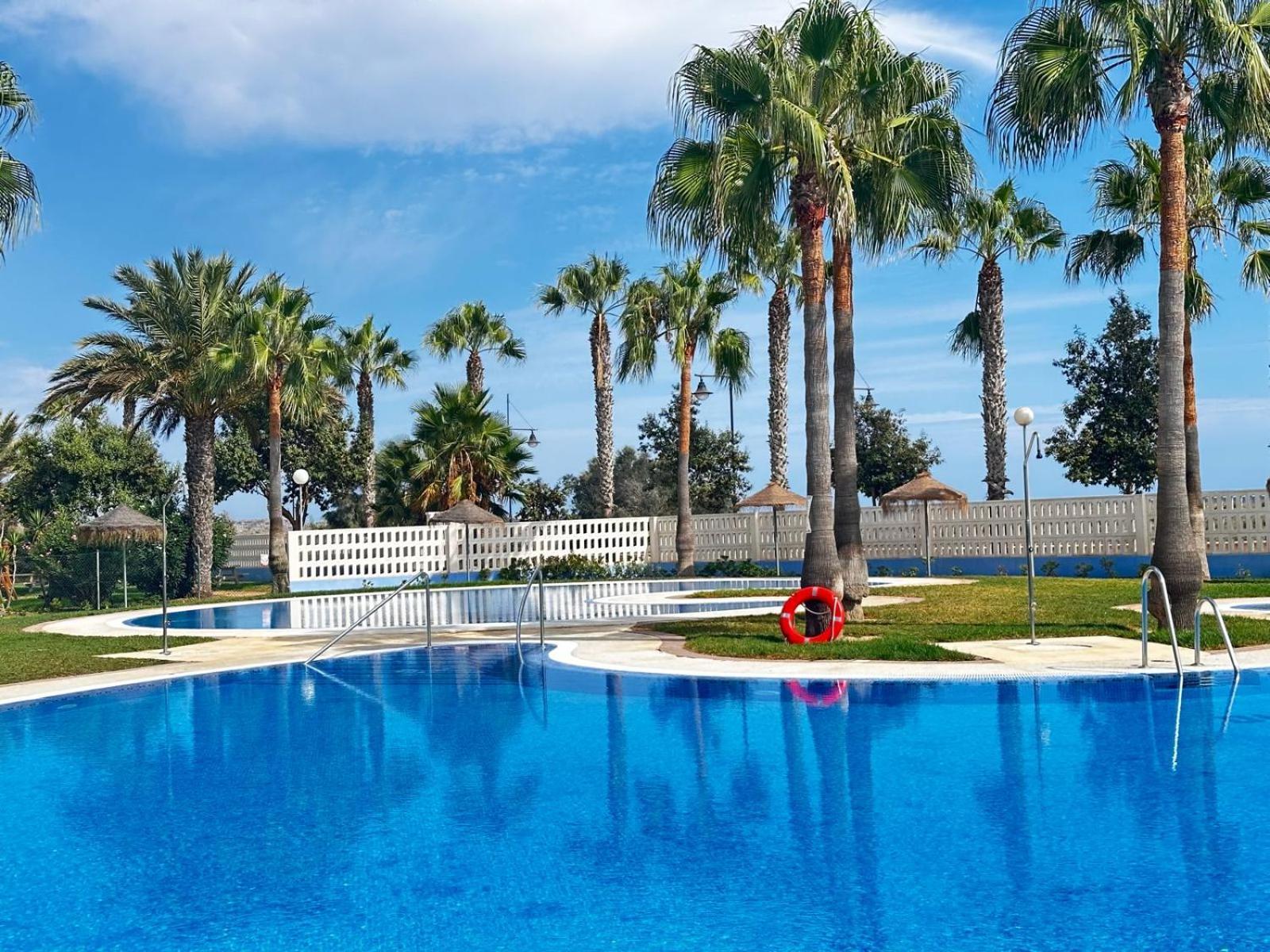 Luxurious Spacious Three Bedroom Apartment On Beachfront Almerimar Bagian luar foto