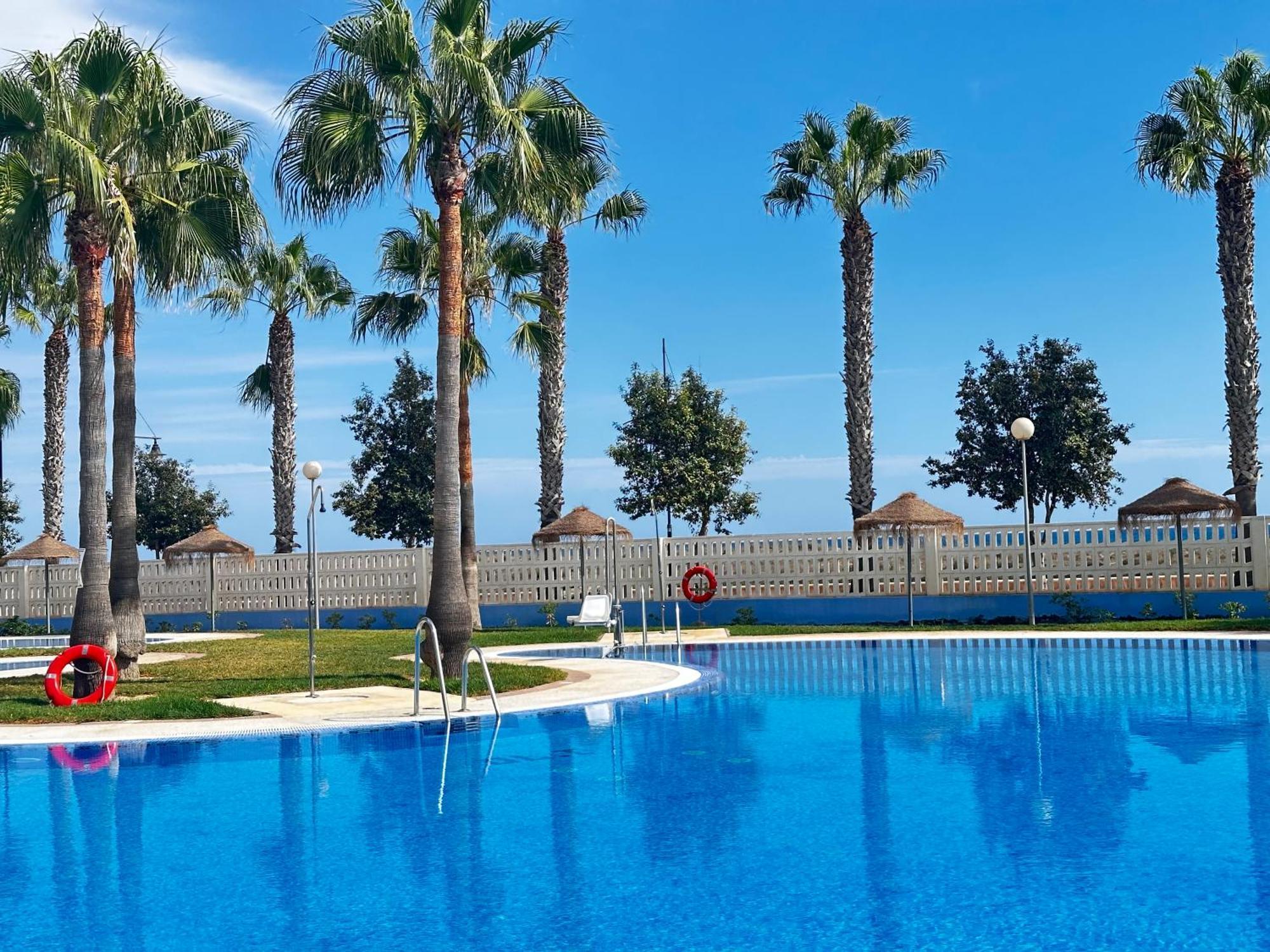 Luxurious Spacious Three Bedroom Apartment On Beachfront Almerimar Bagian luar foto